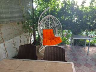 Гостиница Гостевой дом Виктория Судак Улучшенный трехместный номер-13