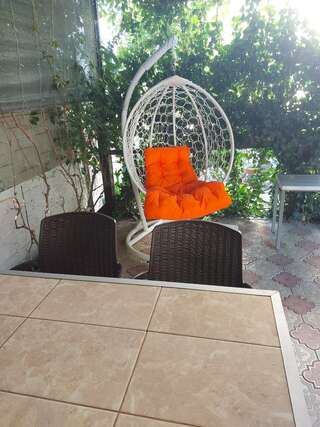 Гостиница Гостевой дом Виктория Судак Улучшенный трехместный номер-14