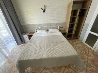 Гостиница Гостевой дом Виктория Судак Улучшенный номер с кроватью размера «king-size» или 2 отдельными кроватями-7